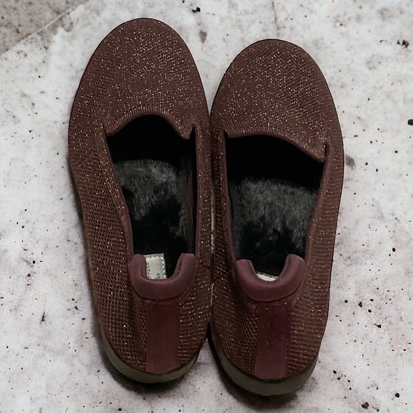 CLOUDSTEPPERS by CLARKS Burgundy Glitter INDOOR/OUTDOOR Slippers Size 8 - Picture 2 of 4